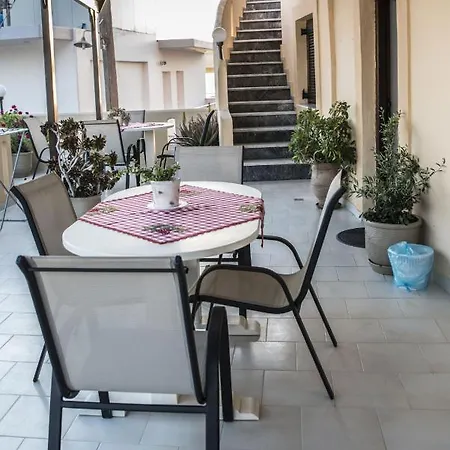 Psiloritis Elena Hostel *